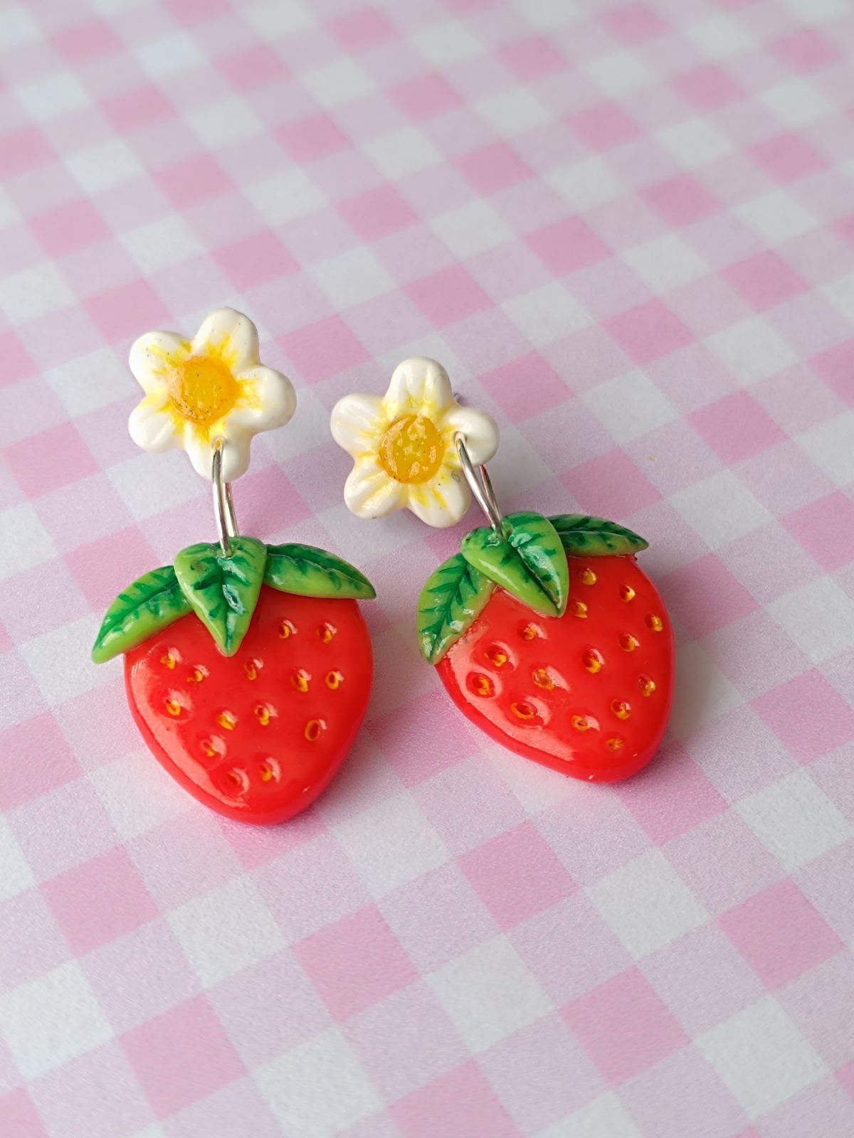 Aros Frutillas colgantes flor