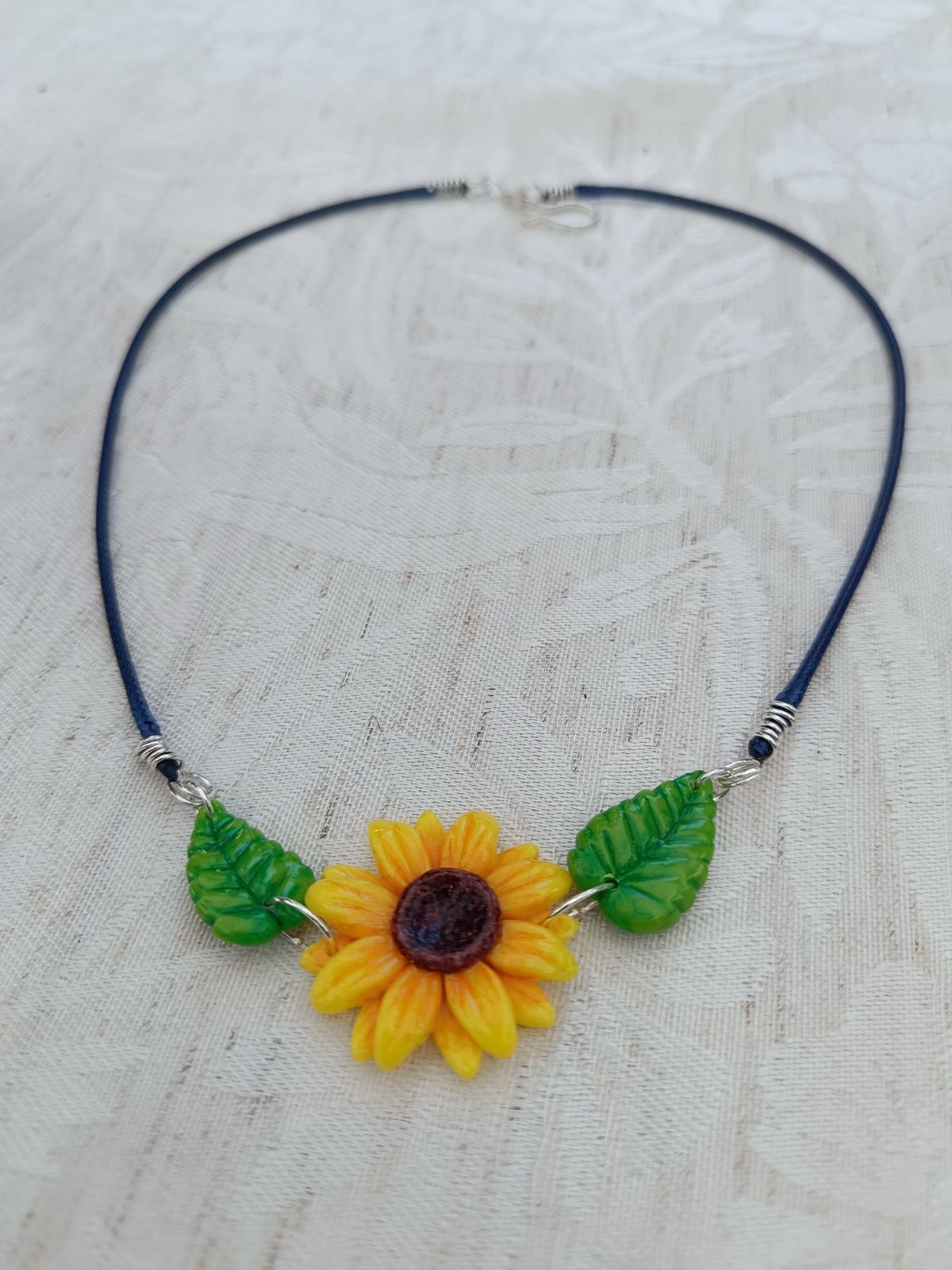 Collar floral con plata 950